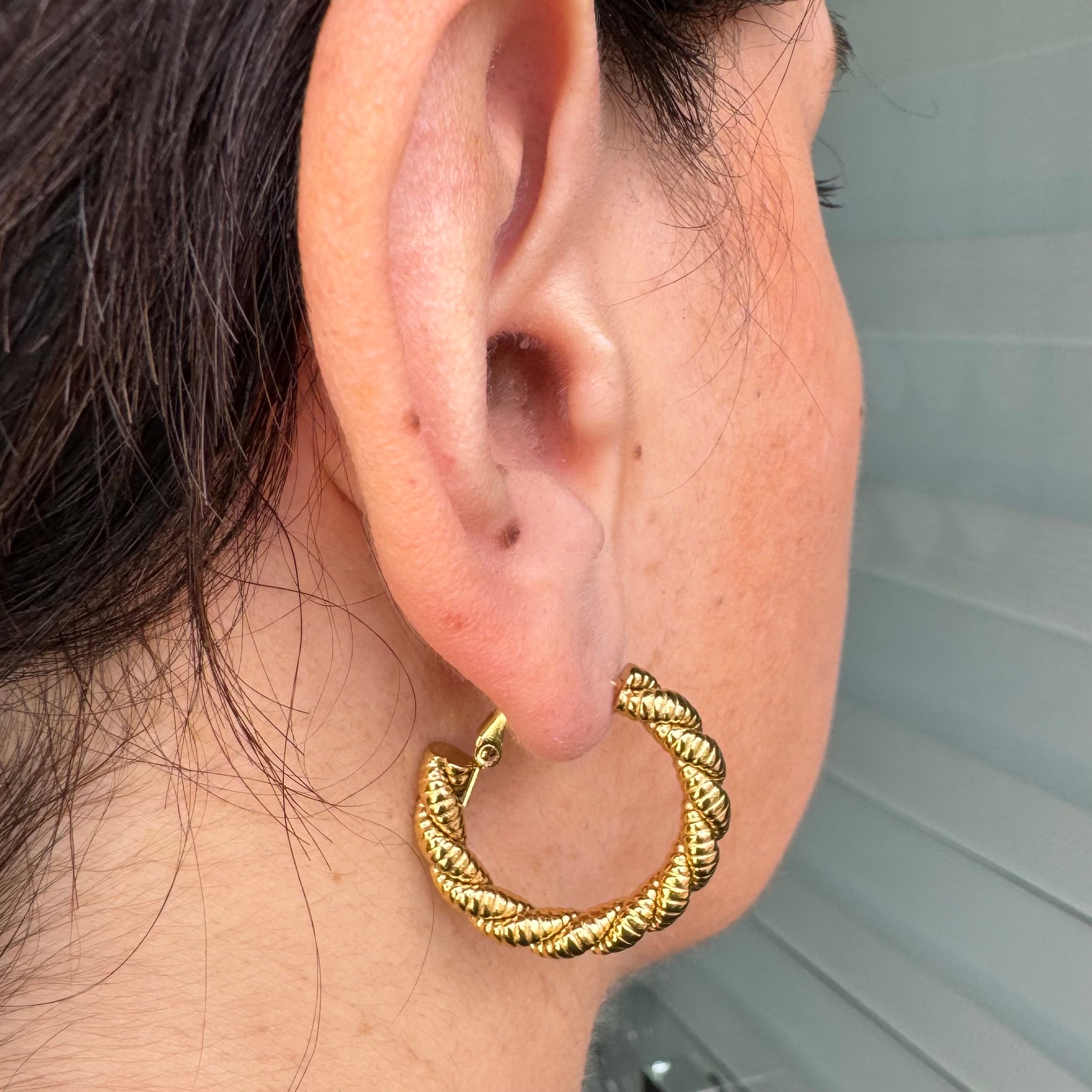 Orecchini pendenti in argento con perle coltivate e zirconi Orecchini pendenti in argento con perle coltivate e zirconi